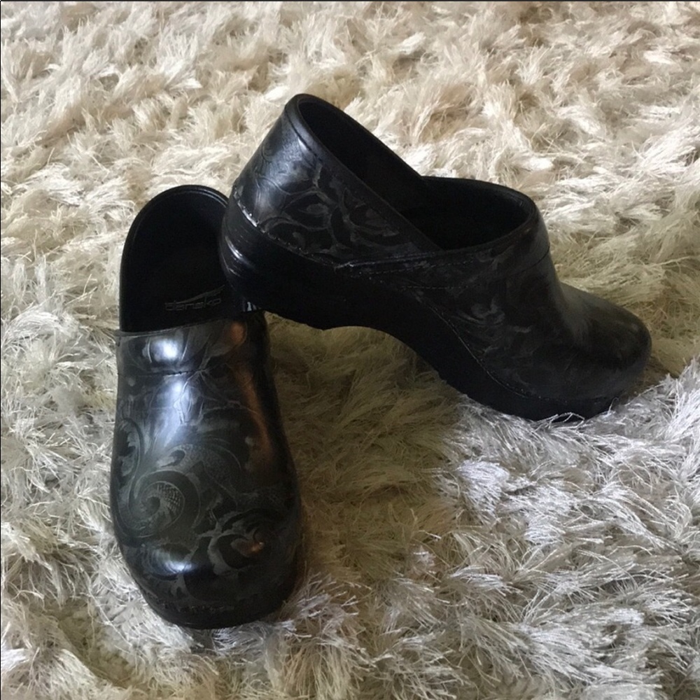 COPY - Dansko Clogs size 38 textured Black & Silv…